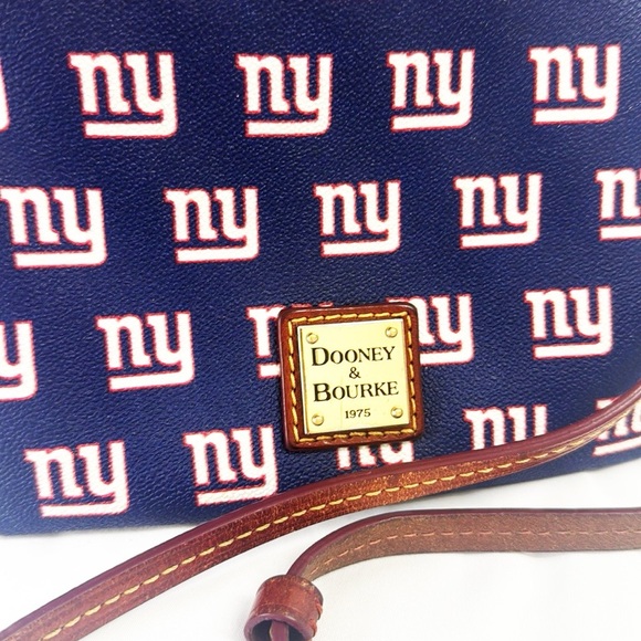 DOONEY & BOURKE NY Giants Crossbody Bag Zipper Closure - Picture 3 of 9